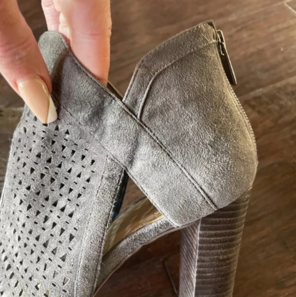 Vince Camuto cranita peep toes booties grey size 9.5 - Picture 2 of 11